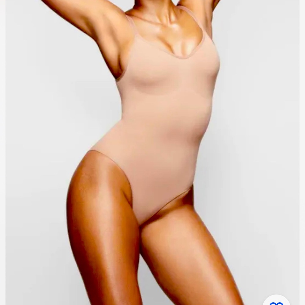 Skims Bodysuit Sculpting Snaps Thong Size S/M New without tags